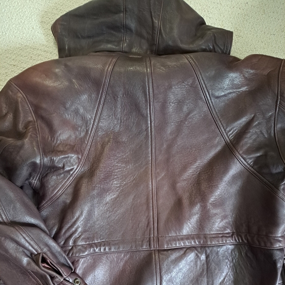 Canadian Made Leather coat with detachable hood. - Picture 8 of 10